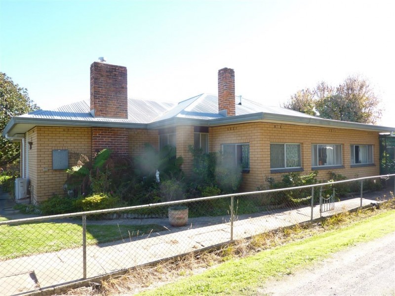 33 Young Street, Holbrook NSW 2644