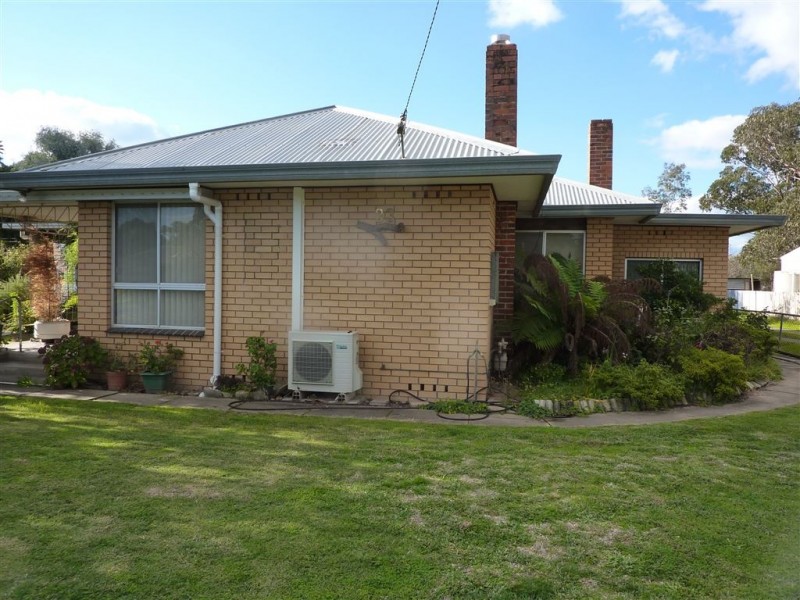 33 Young Street, Holbrook NSW 2644
