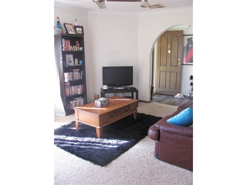 8 Thomas Place, Culcairn NSW 2660