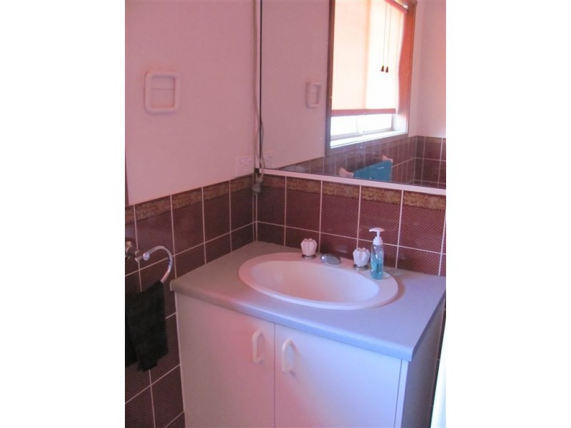 8 Thomas Place, Culcairn NSW 2660