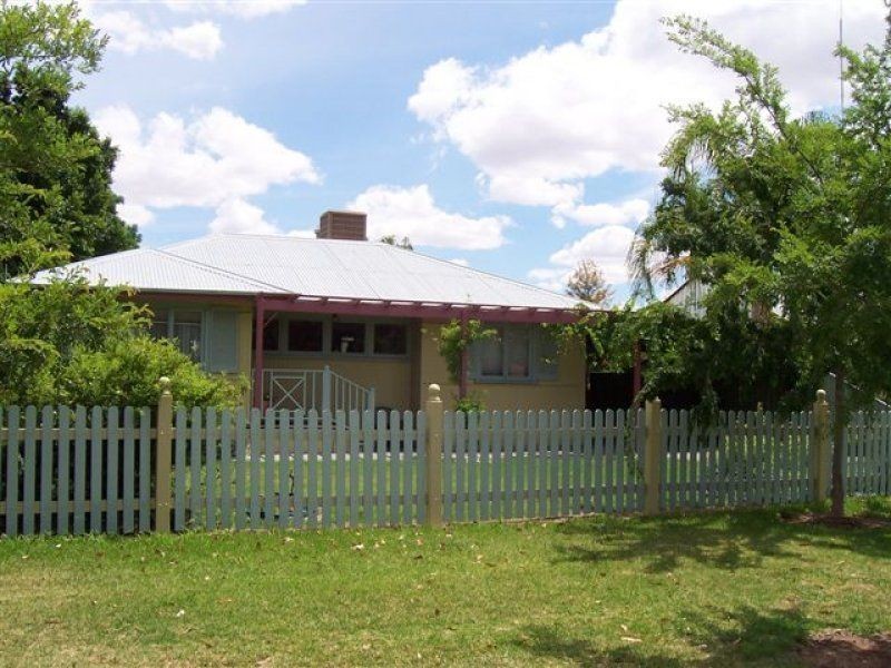 13 Glen St, Warren NSW 2824