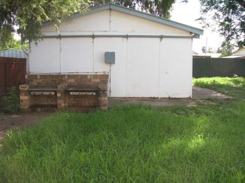 84 CHESTER STREET, Warren NSW 2824