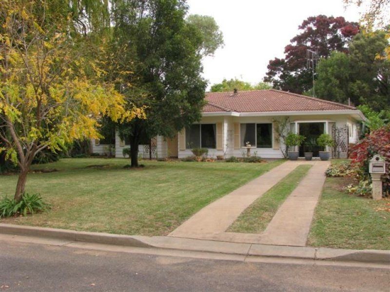 3 MACQUARIE DRIVE, Warren NSW 2824