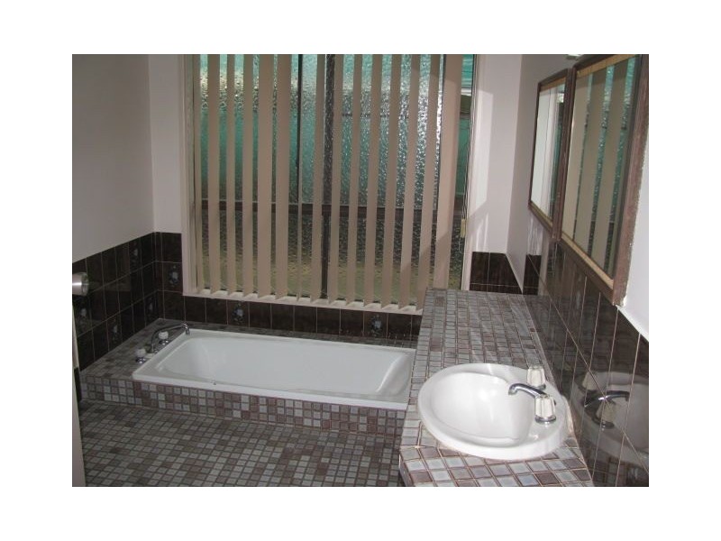 24 Boston St, Warren NSW 2824