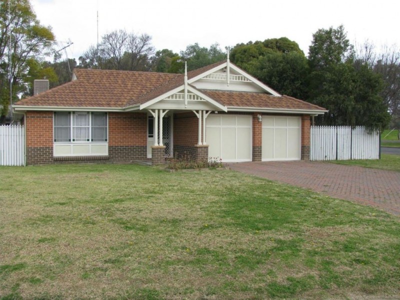 8 Brennan Place, Warren NSW 2824