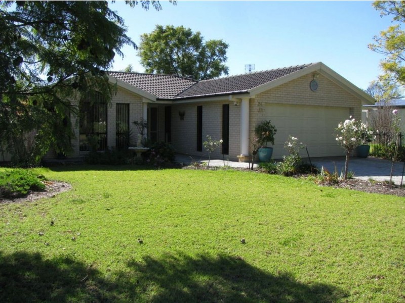 24 Orchard St, Warren NSW 2824