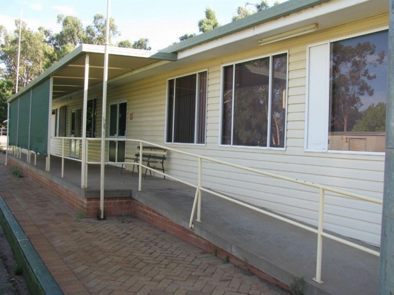 5 Burton St, Warren NSW 2824