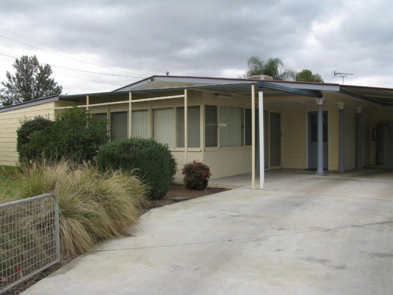 16 Zora St, Warren NSW 2824