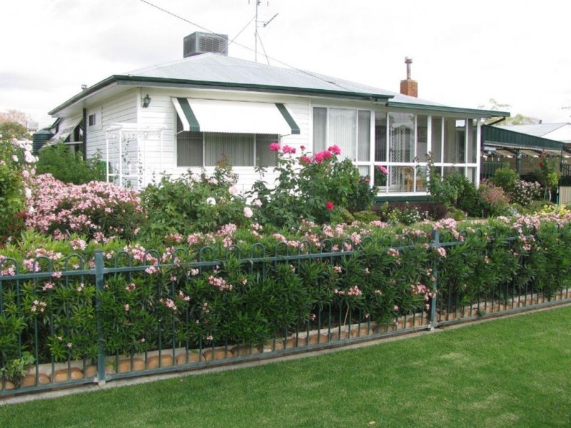 19 Glen St, Warren NSW 2824