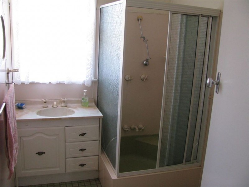 9 Gillendoon St, Warren NSW 2824