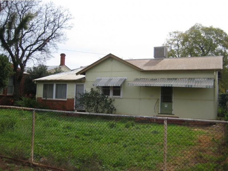 11 Becker Street, Cobar NSW 2835