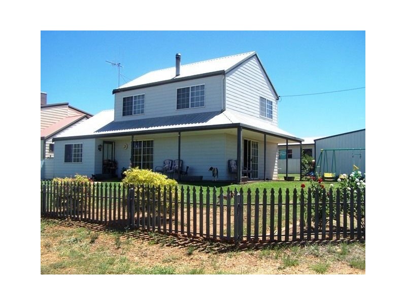 18 Wattle Drive, Cobar NSW 2835