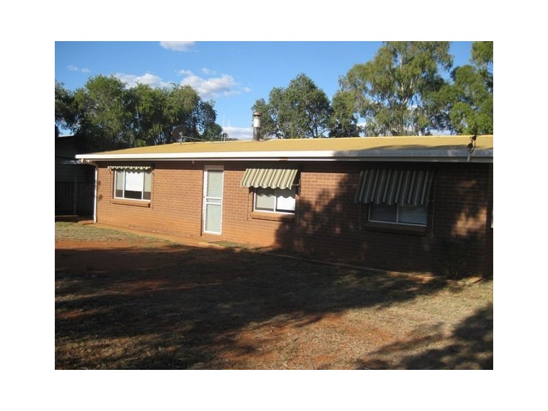 26 Woodiwiss Ave, Cobar NSW 2835
