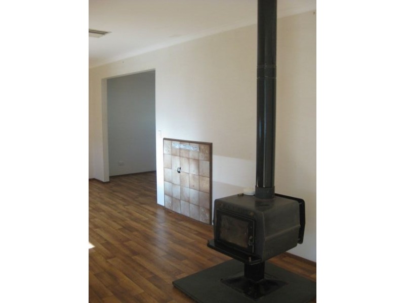 26 Woodiwiss Ave, Cobar NSW 2835