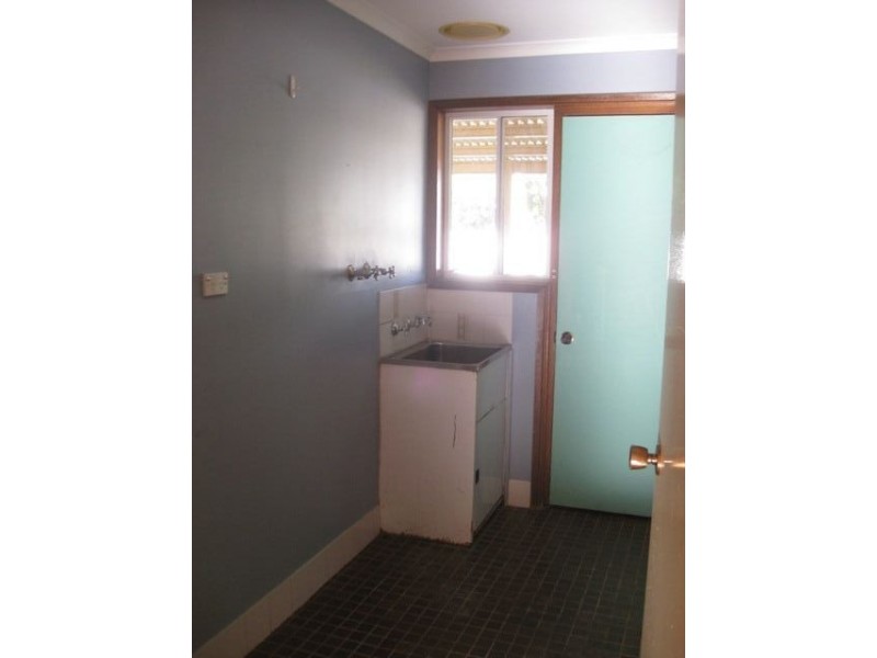 26 Woodiwiss Ave, Cobar NSW 2835