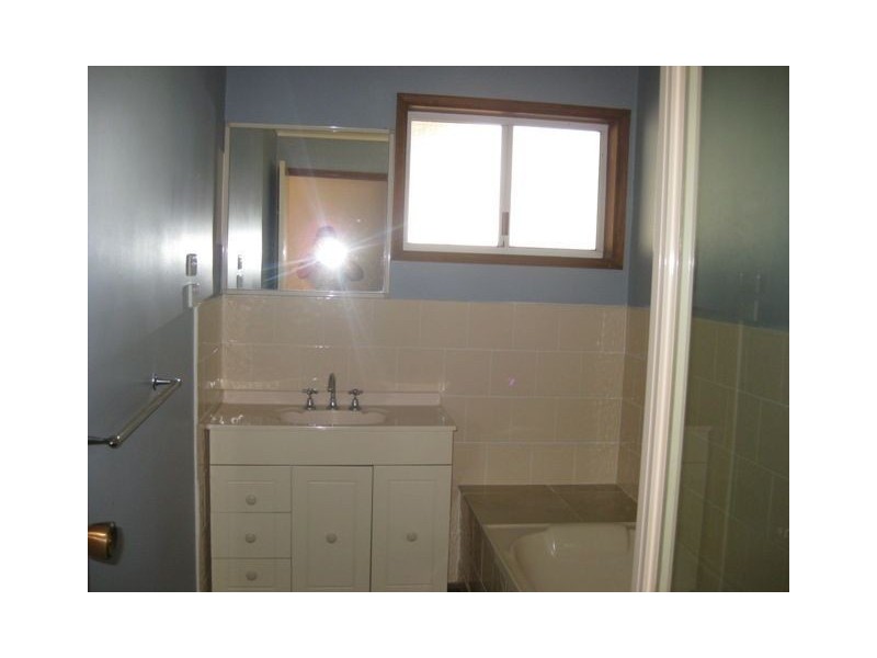 26 Woodiwiss Ave, Cobar NSW 2835