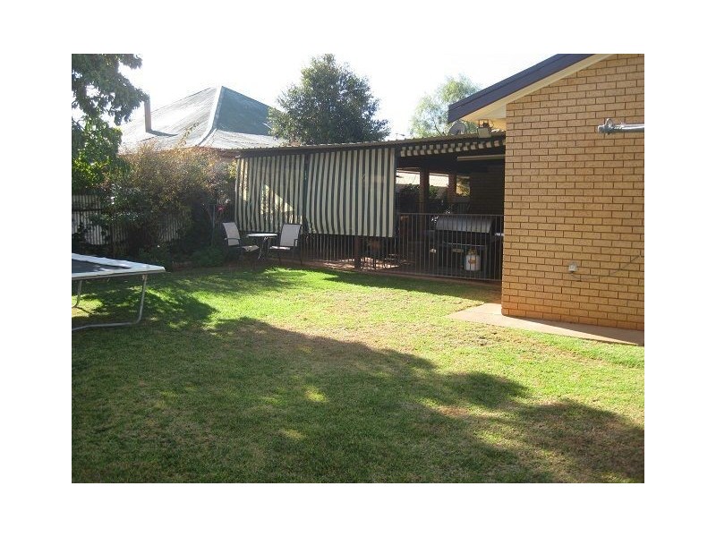 7 Maidens Avenue, Cobar NSW 2835