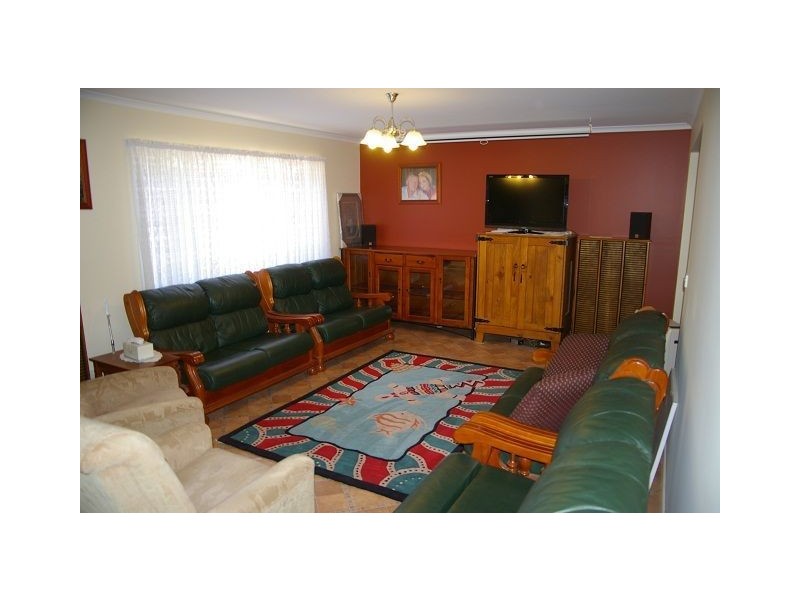 36 Bathurst Street, Cobar NSW 2835