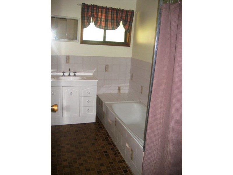 10 Tindera Street, Cobar NSW 2835