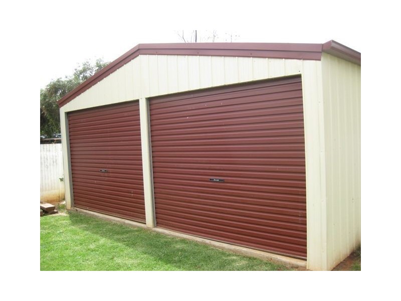24 Woodiwiss Ave, Cobar NSW 2835