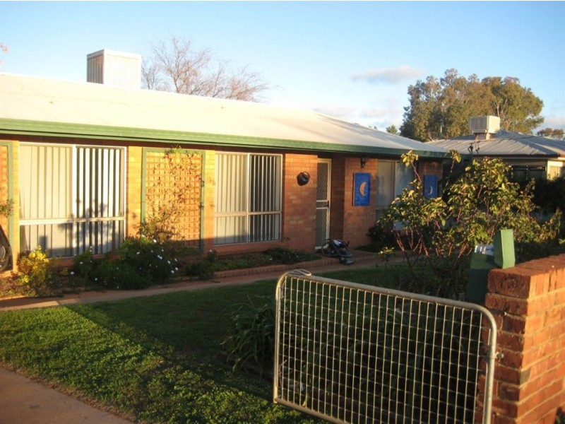 20 Woodiwiss Ave, Cobar NSW 2835