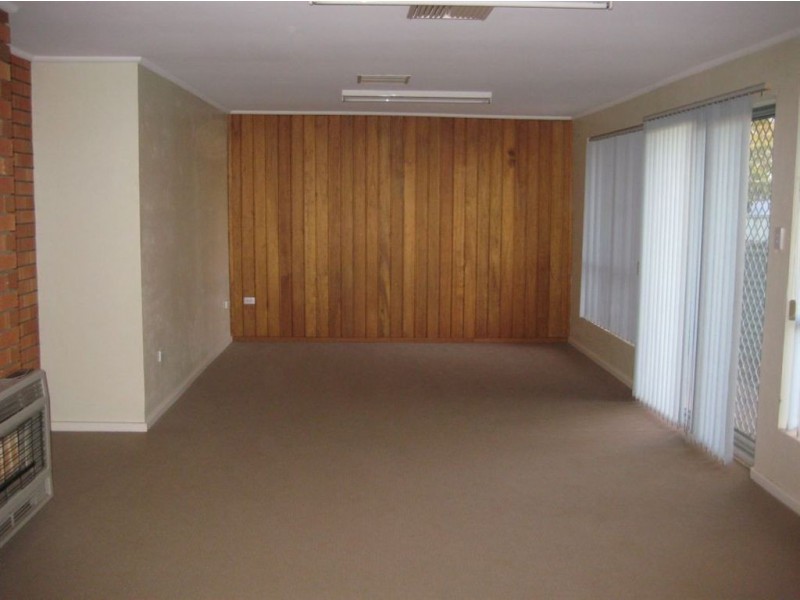 20 Woodiwiss Ave, Cobar NSW 2835
