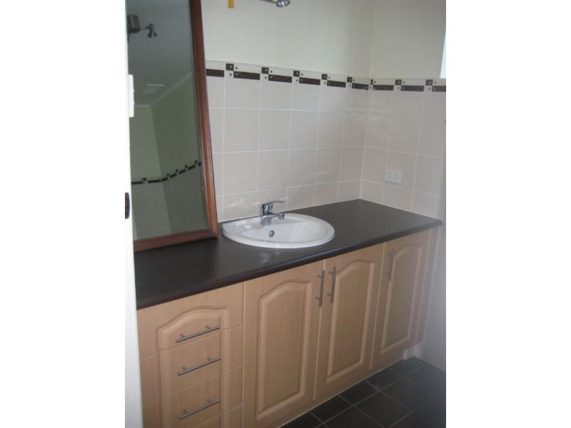 20 Woodiwiss Ave, Cobar NSW 2835