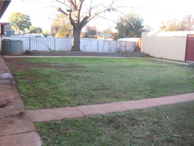 20 Woodiwiss Ave, Cobar NSW 2835