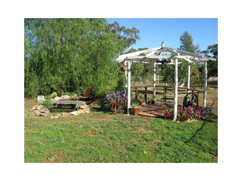 * Pineview, Nyngan NSW 2825