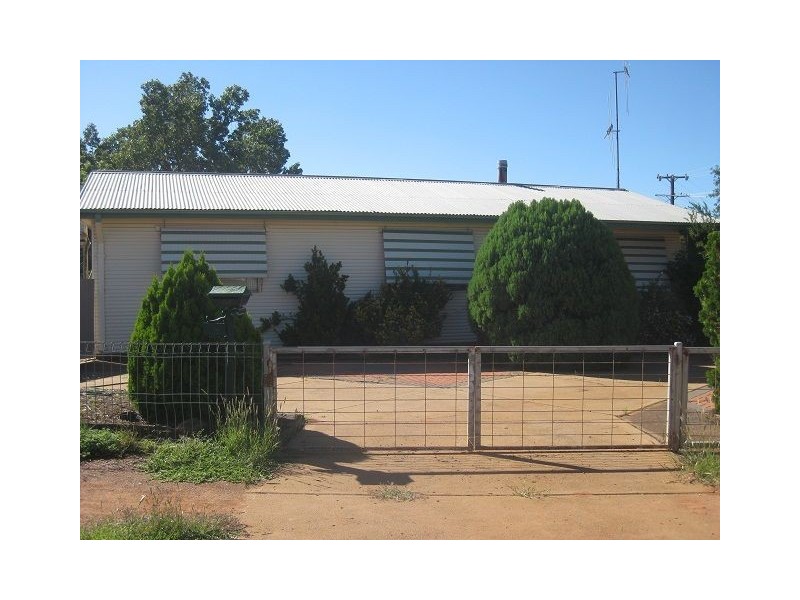 6 Woodiwiss Avenue, Cobar NSW 2835