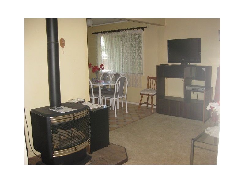 6 Woodiwiss Avenue, Cobar NSW 2835