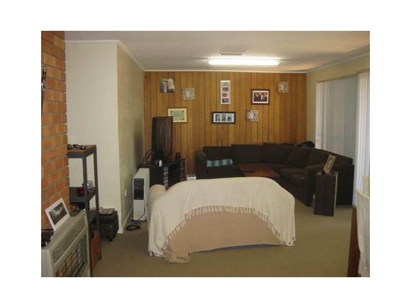 20 Woodiwiss Ave, Cobar NSW 2835