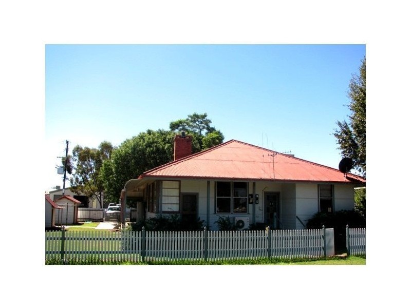 4 Railway Parade North, Cobar NSW 2835