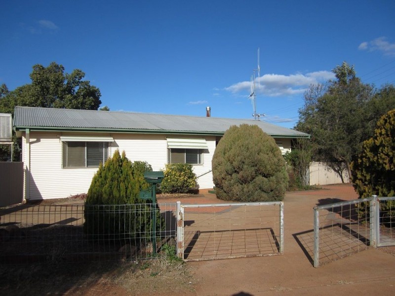 6 Woodiwiss Avenue, Cobar NSW 2835