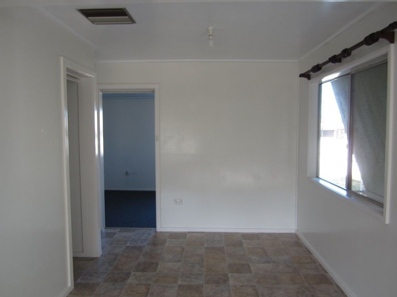 6 Woodiwiss Avenue, Cobar NSW 2835