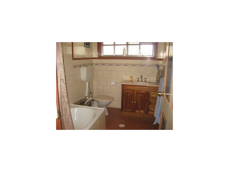 2 Woodiwiss Avenue, Cobar NSW 2835