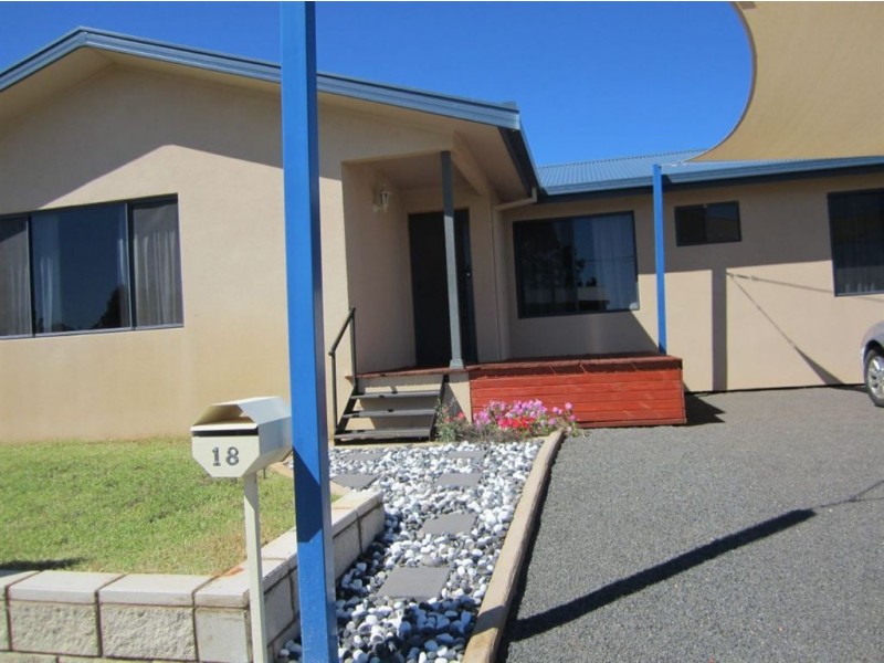 18 Duffy Drive, Cobar NSW 2835