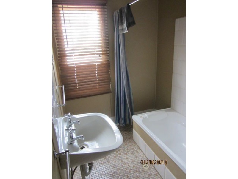 5 Yarran Circle, Cobar NSW 2835
