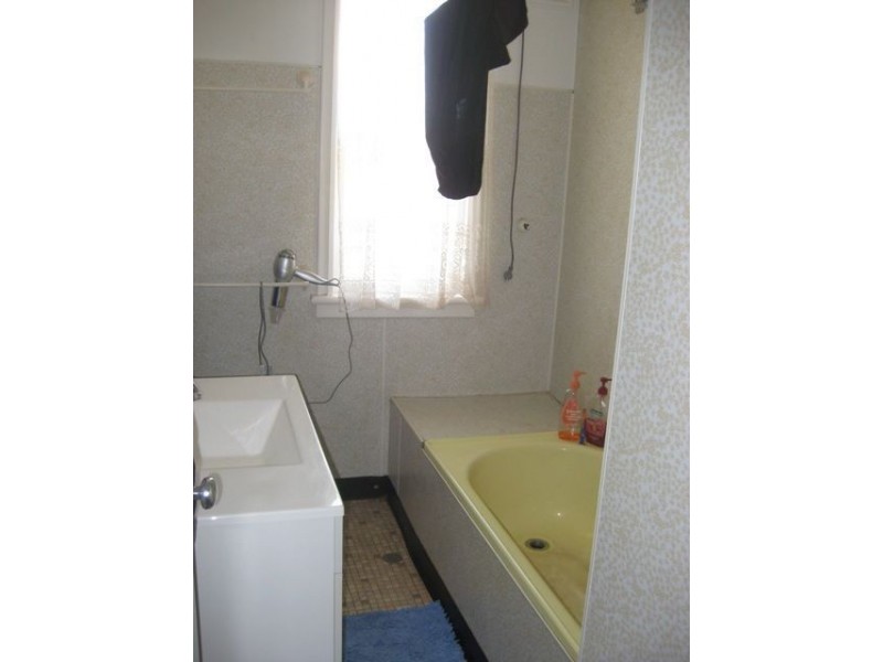 4 Elizabeth Crescent, Cobar NSW 2835