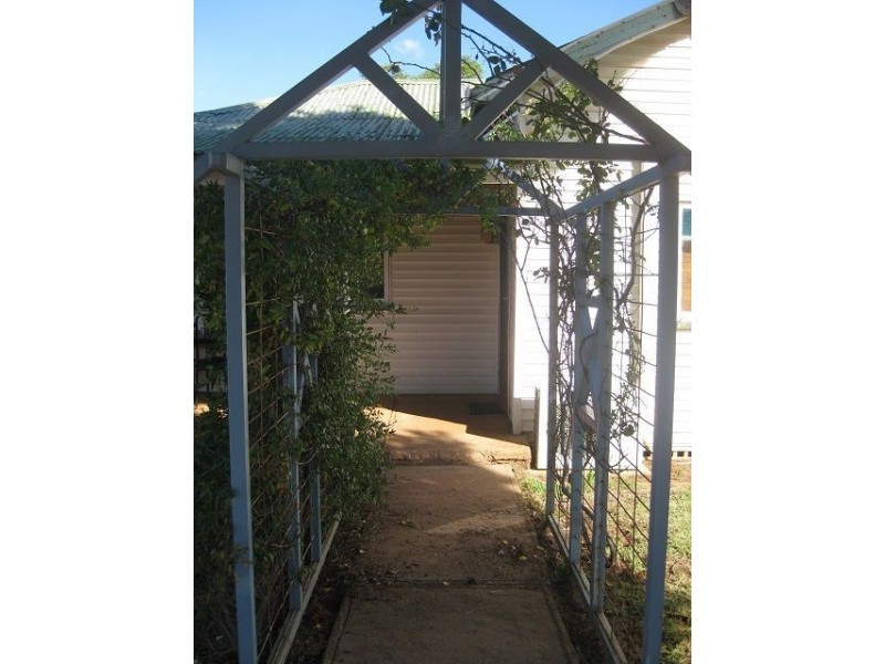 38 Bradley Street, Cobar NSW 2835