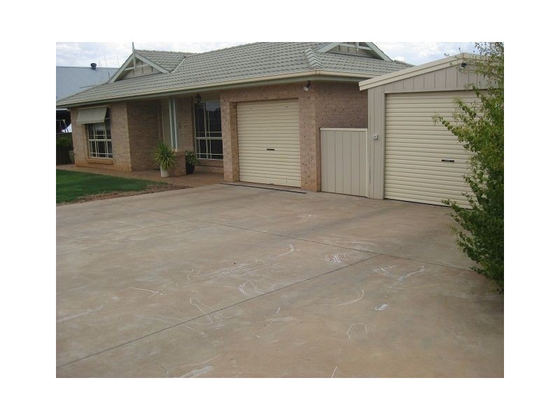 3 Bilby Close, Cobar NSW 2835