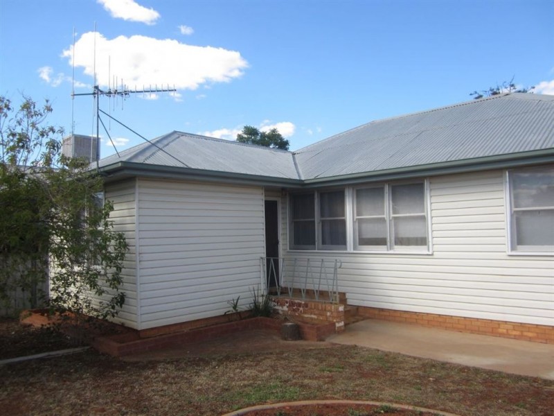 4 Elizabeth Crescent, Cobar NSW 2835