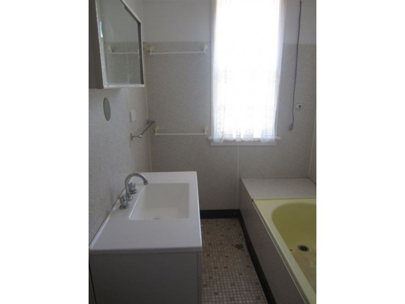 4 Elizabeth Crescent, Cobar NSW 2835