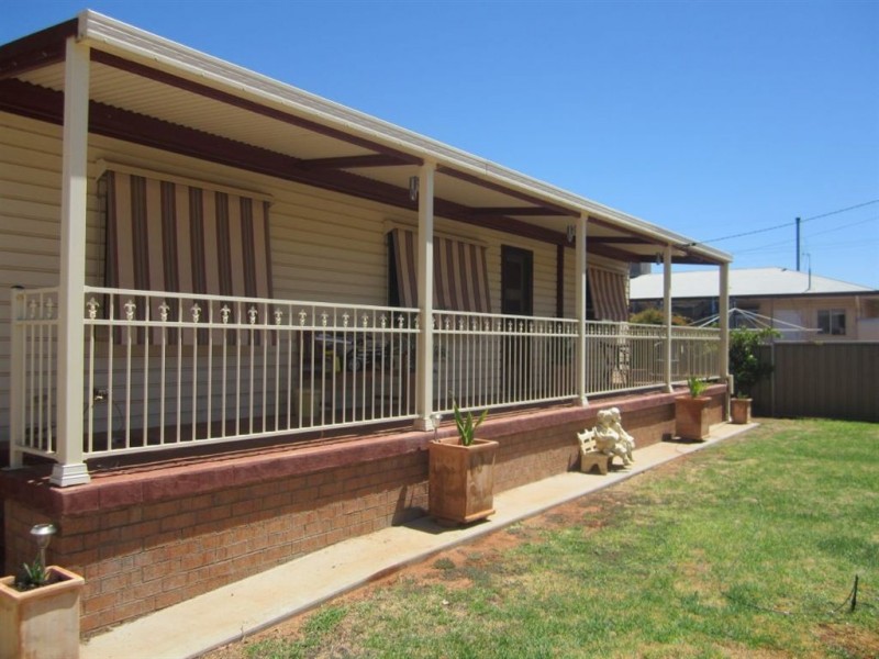 4 Matthews Street, Cobar NSW 2835
