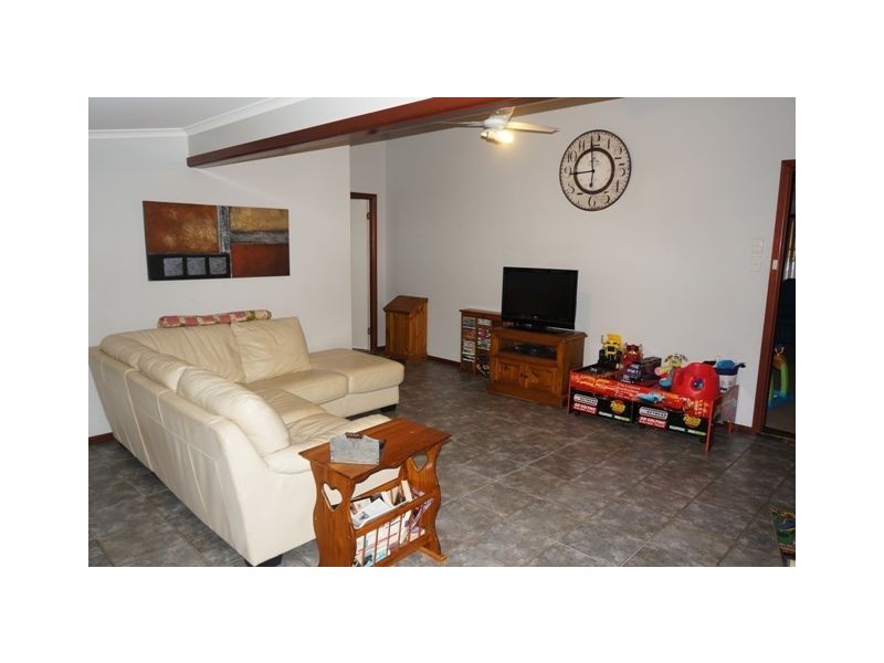 4 Matthews Street, Cobar NSW 2835