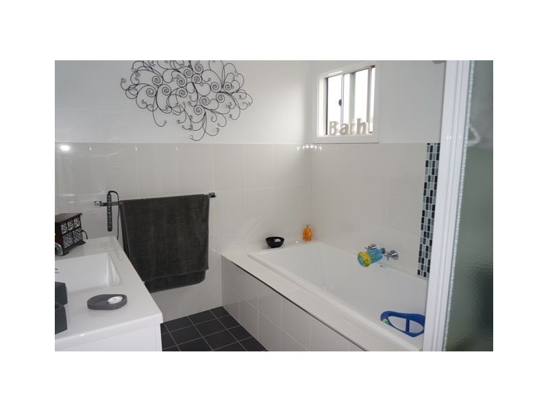 4 Matthews Street, Cobar NSW 2835