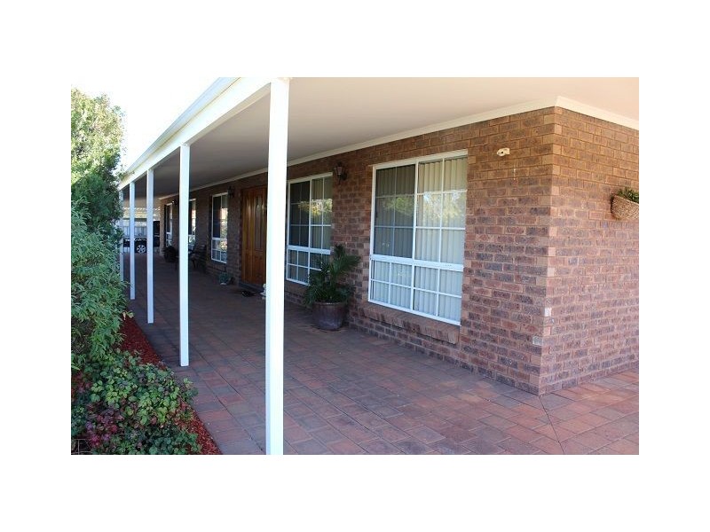 2 Cypress Place, Cobar NSW 2835