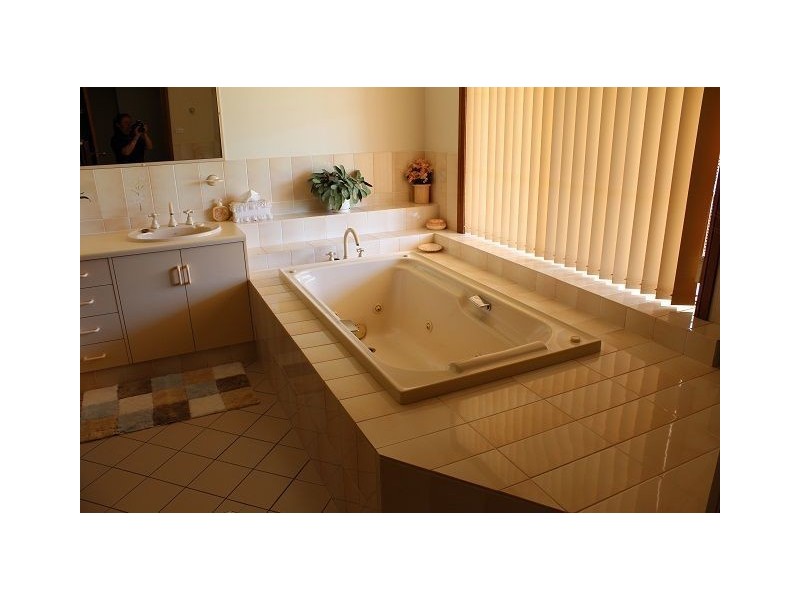 2 Cypress Place, Cobar NSW 2835