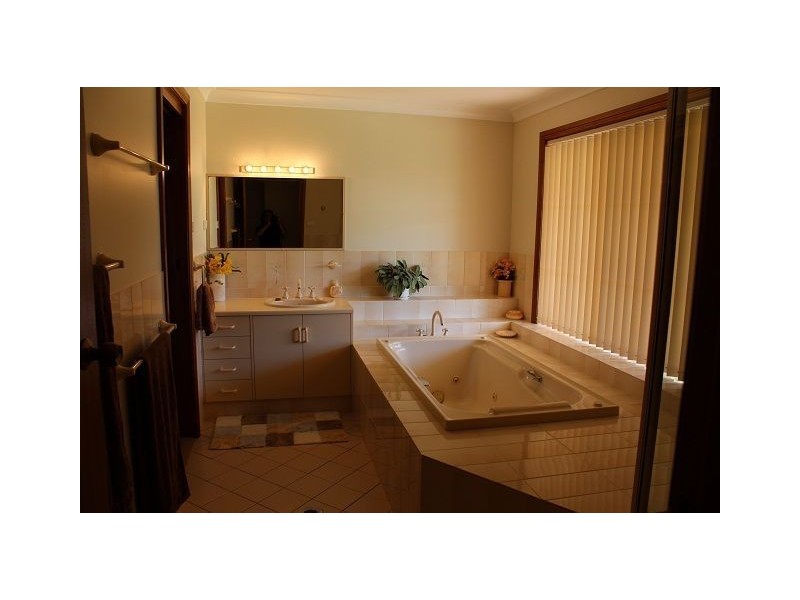 2 Cypress Place, Cobar NSW 2835