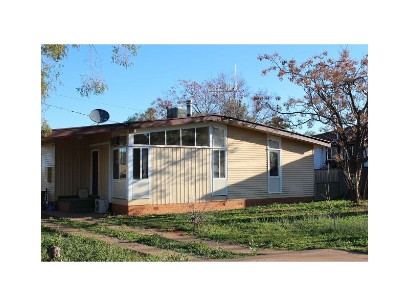 4 Lamrock Street, Cobar NSW 2835